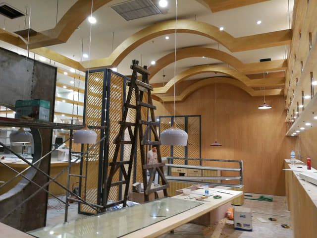 济南木雕工作室-花格雕刻加工现场